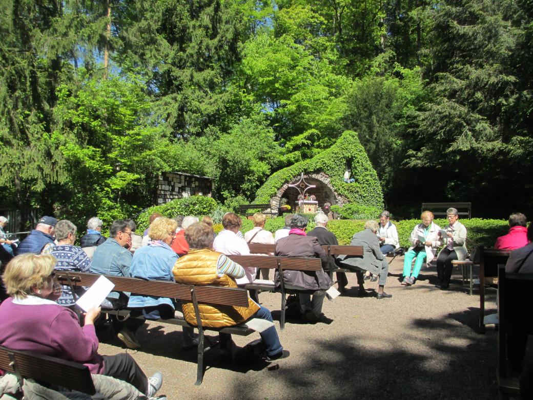 Wallfahrt zur Schwarzenholzer Mariengrotte mit Maiandacht