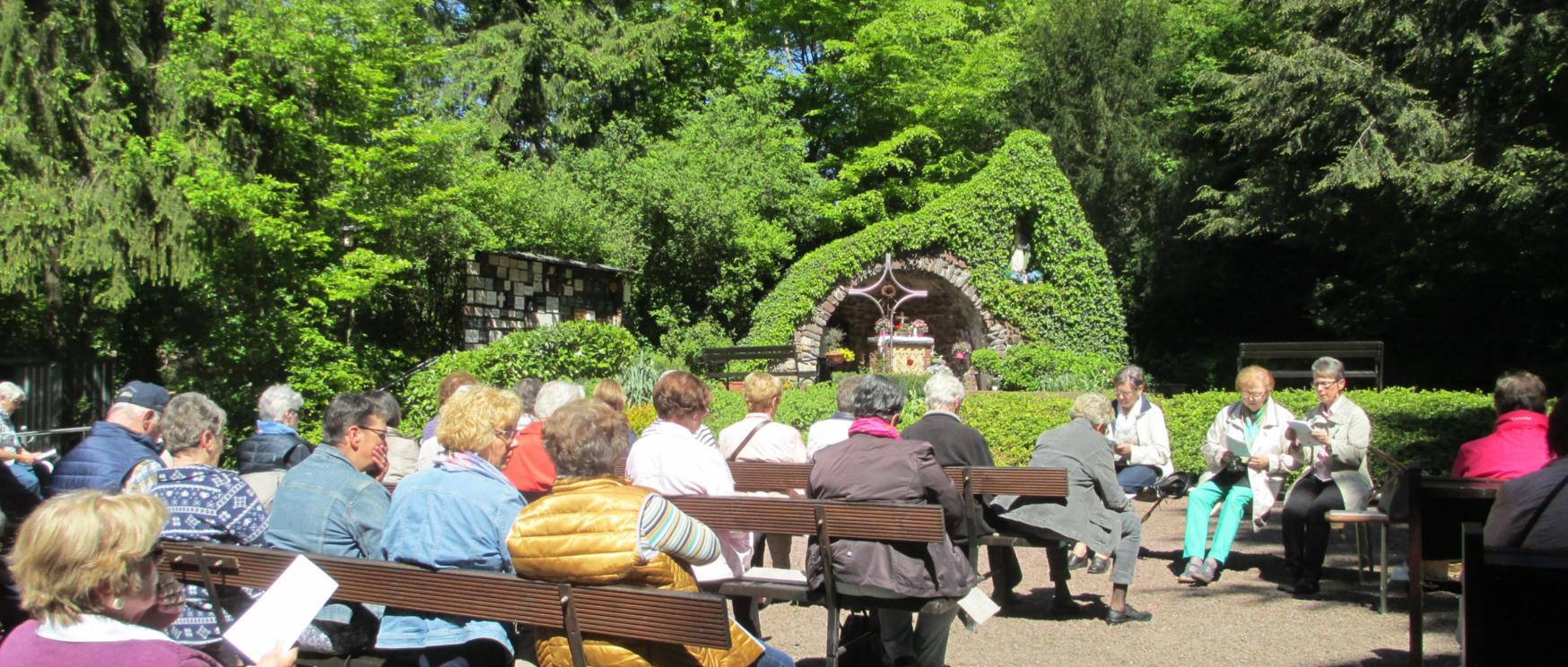 Wallfahrt zur Schwarzenholzer Mariengrotte mit Maiandacht