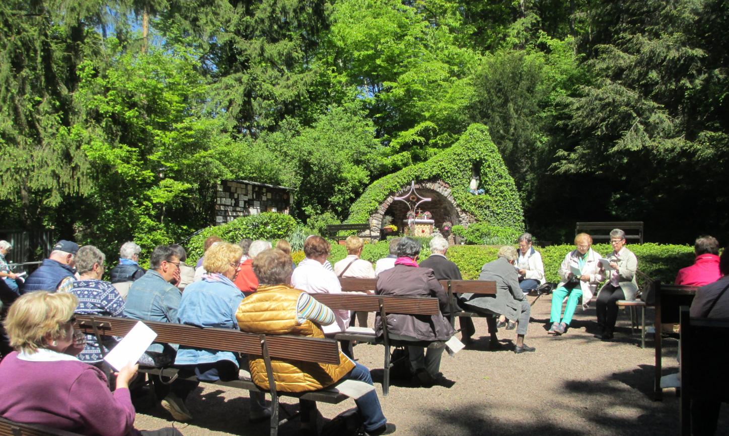 Wallfahrt zur Schwarzenholzer Mariengrotte mit Maiandacht