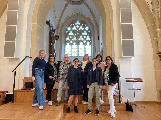 Chor Elise bei Kommunion 2026 in Elm - Gruppenfoto auf Empore von St. Josef