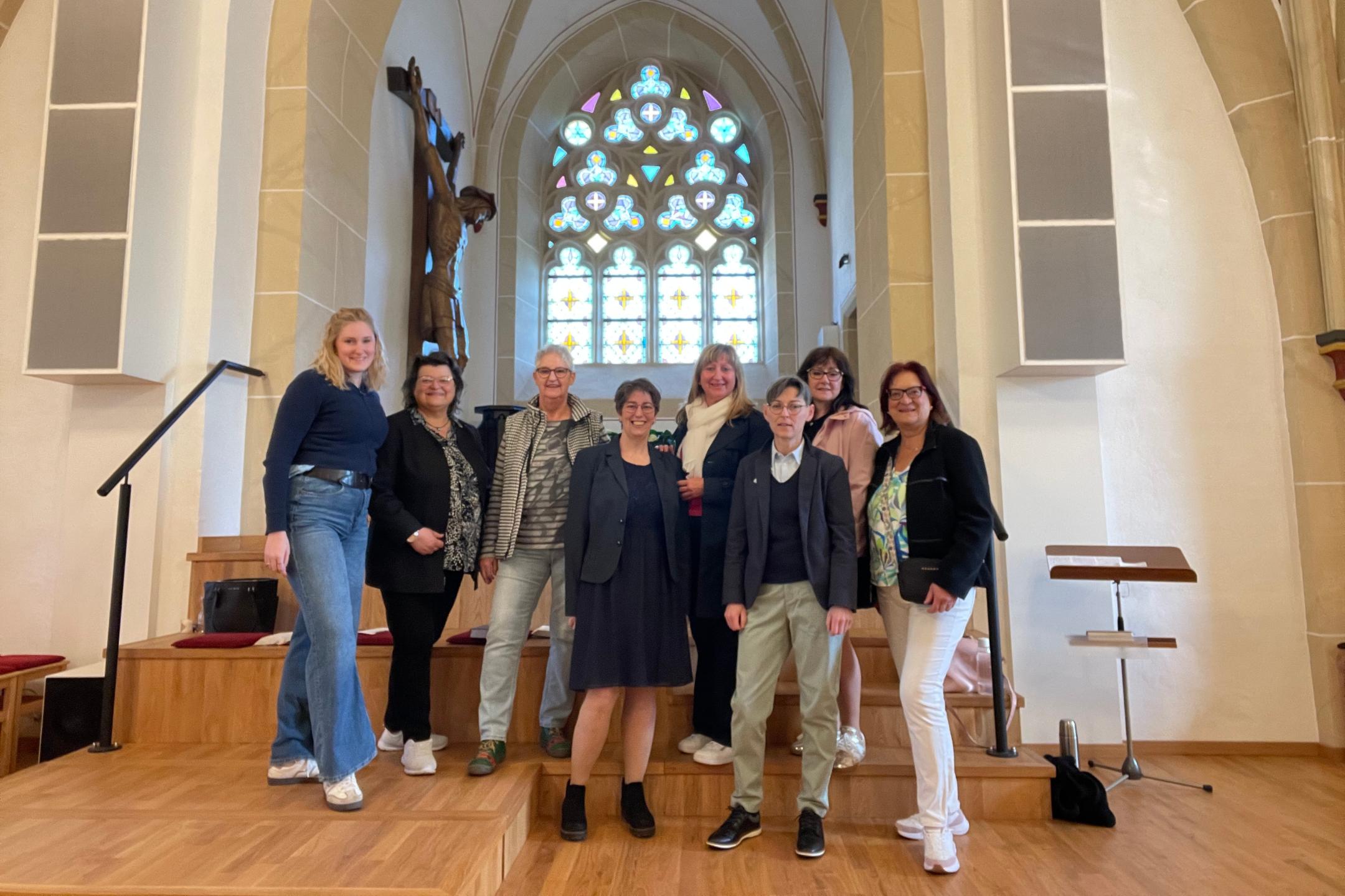 Chor Elise bei Kommunion 2026 in Elm - Gruppenfoto auf Empore von St. Josef