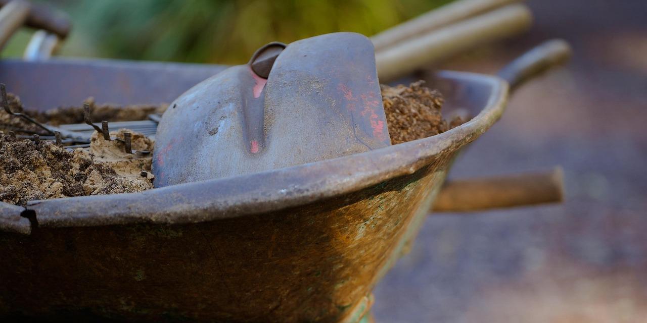 Gartenarbeit, Schubkarre, Schaufel