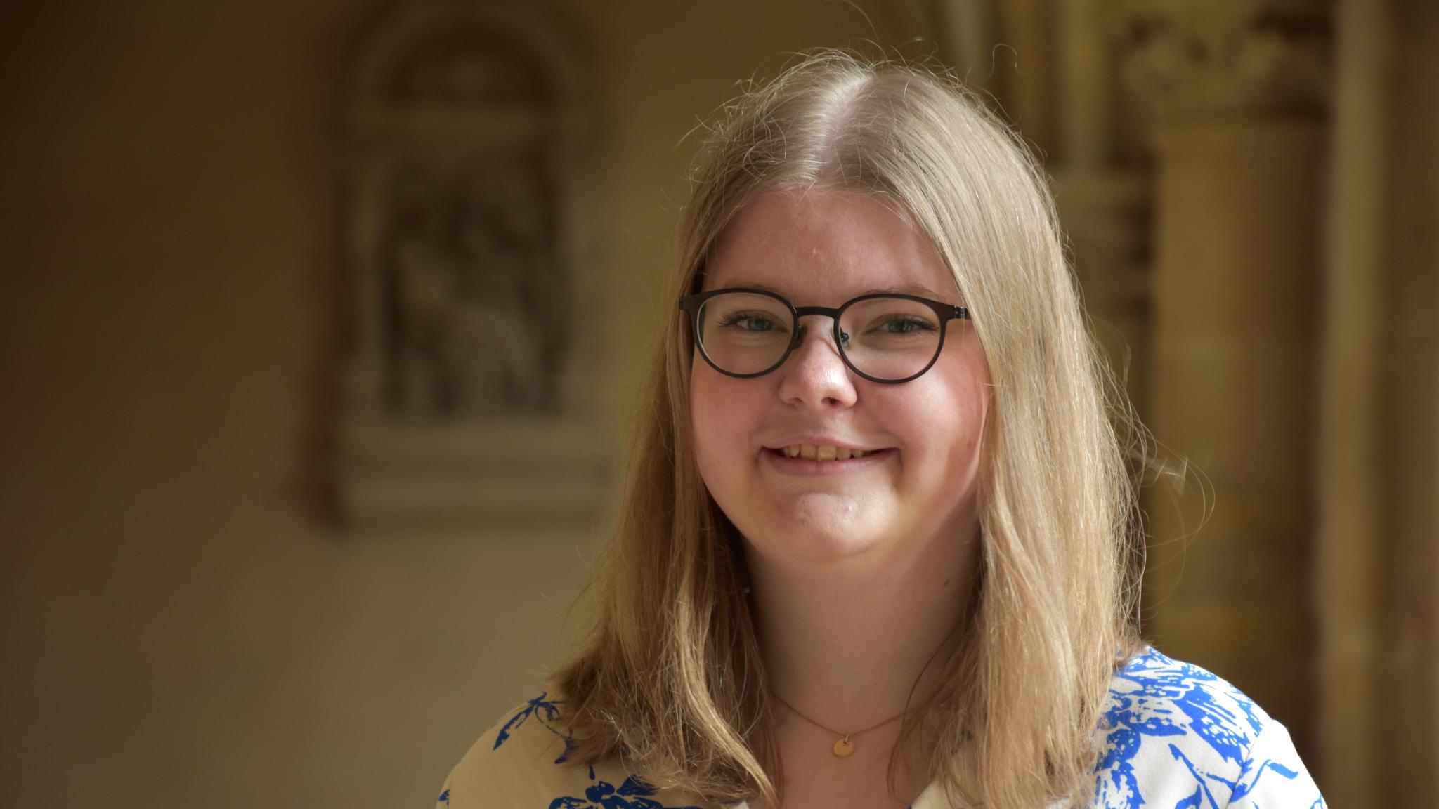 Porträtfoto Isabelle Sauer
