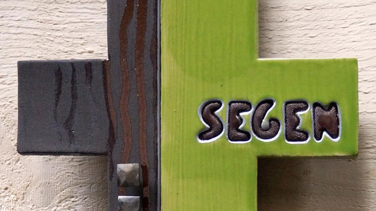Kreuz mit Schriftzug 'Segen'