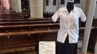 Malawi Schuluniform - aufgenommen in Kirche St. Josef Elm