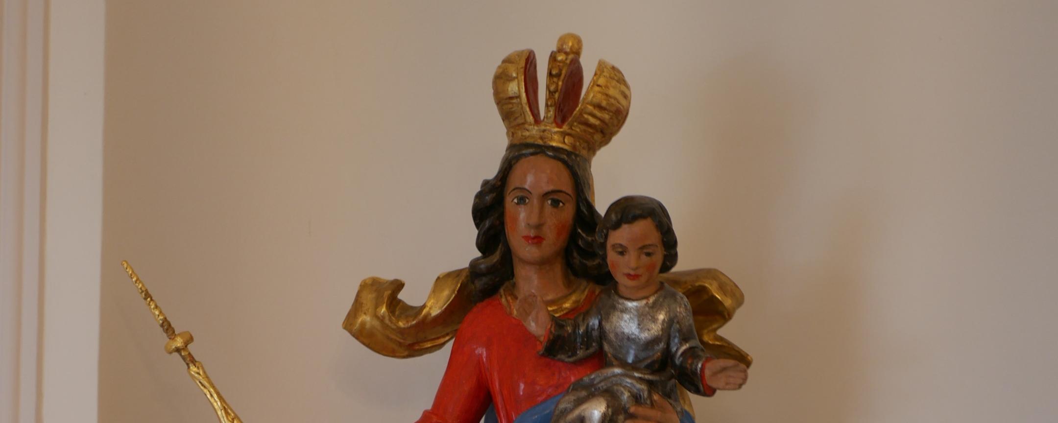 Marienstatue im Konferenzraum