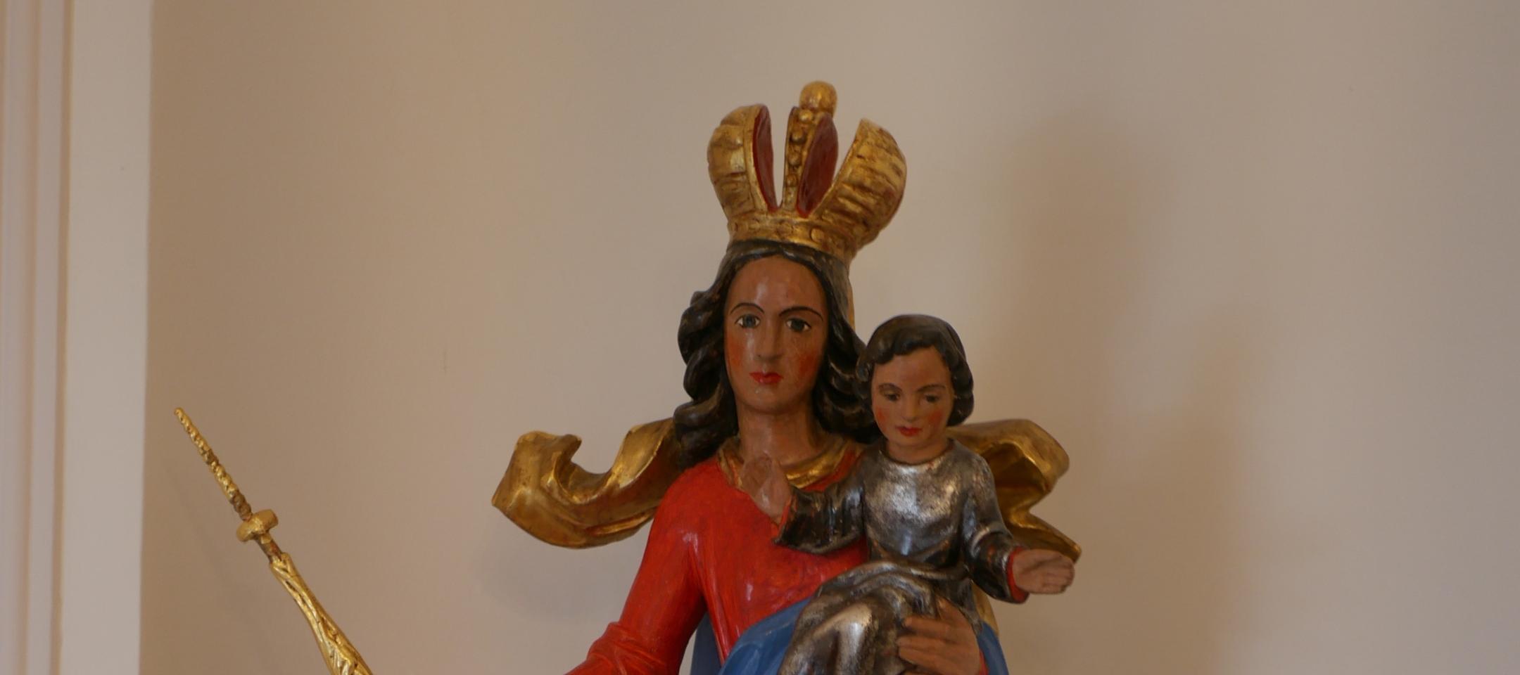 Marienstatue im Konferenzraum