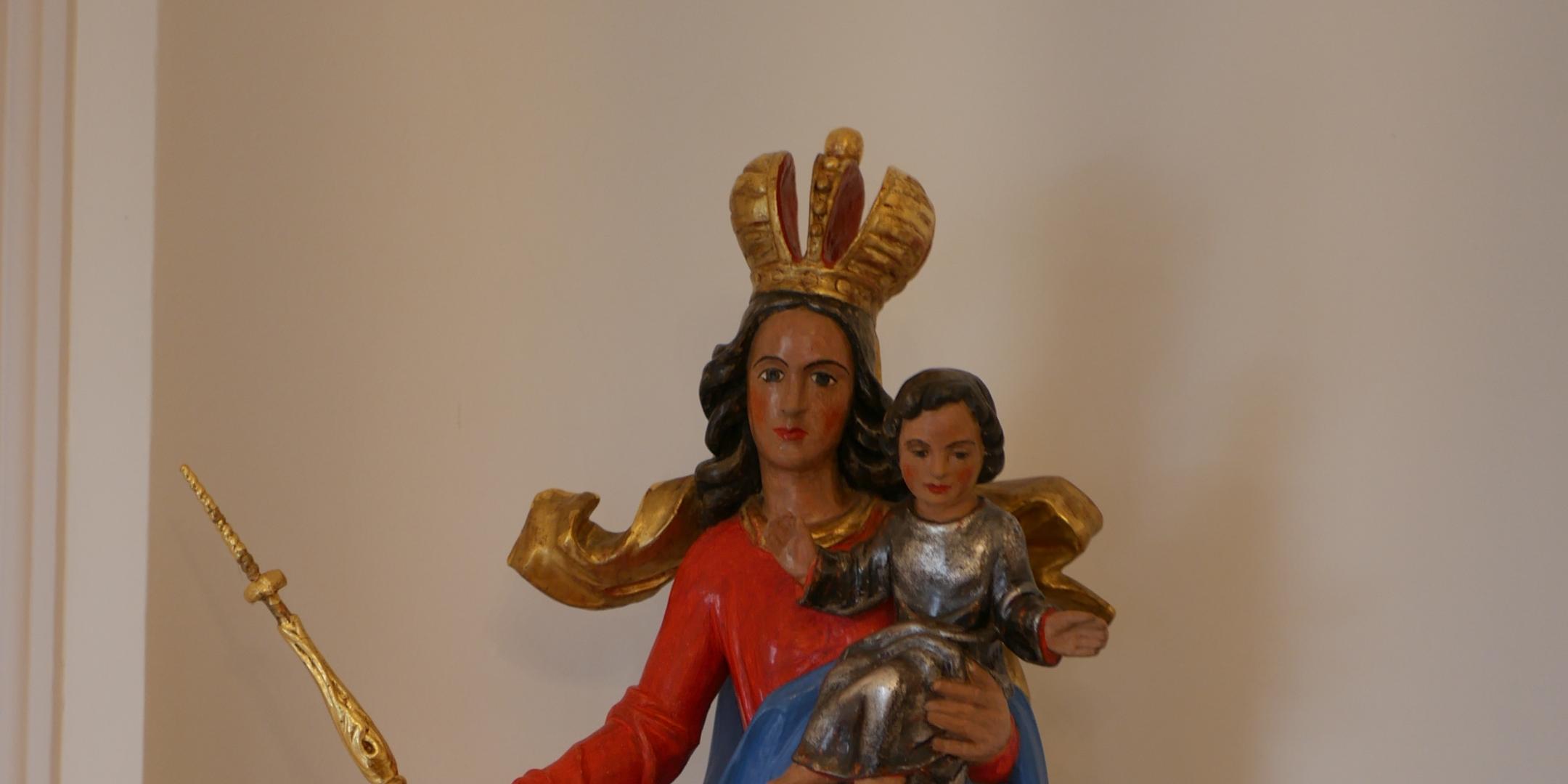 Marienstatue im Konferenzraum