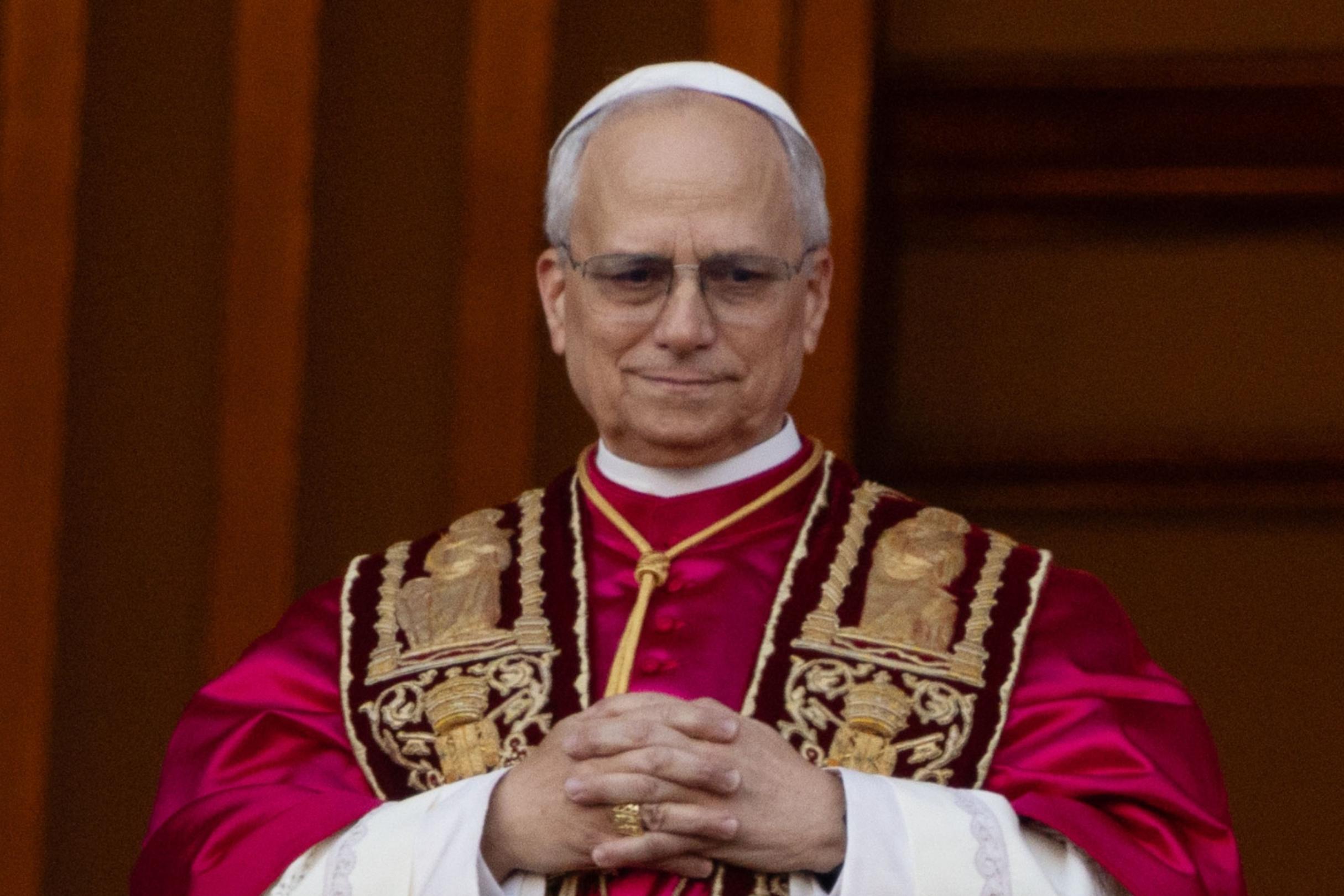 Papst Leo XIV bei der Verkündung des neuen Papstes auf dem Balkon des Petersdoms