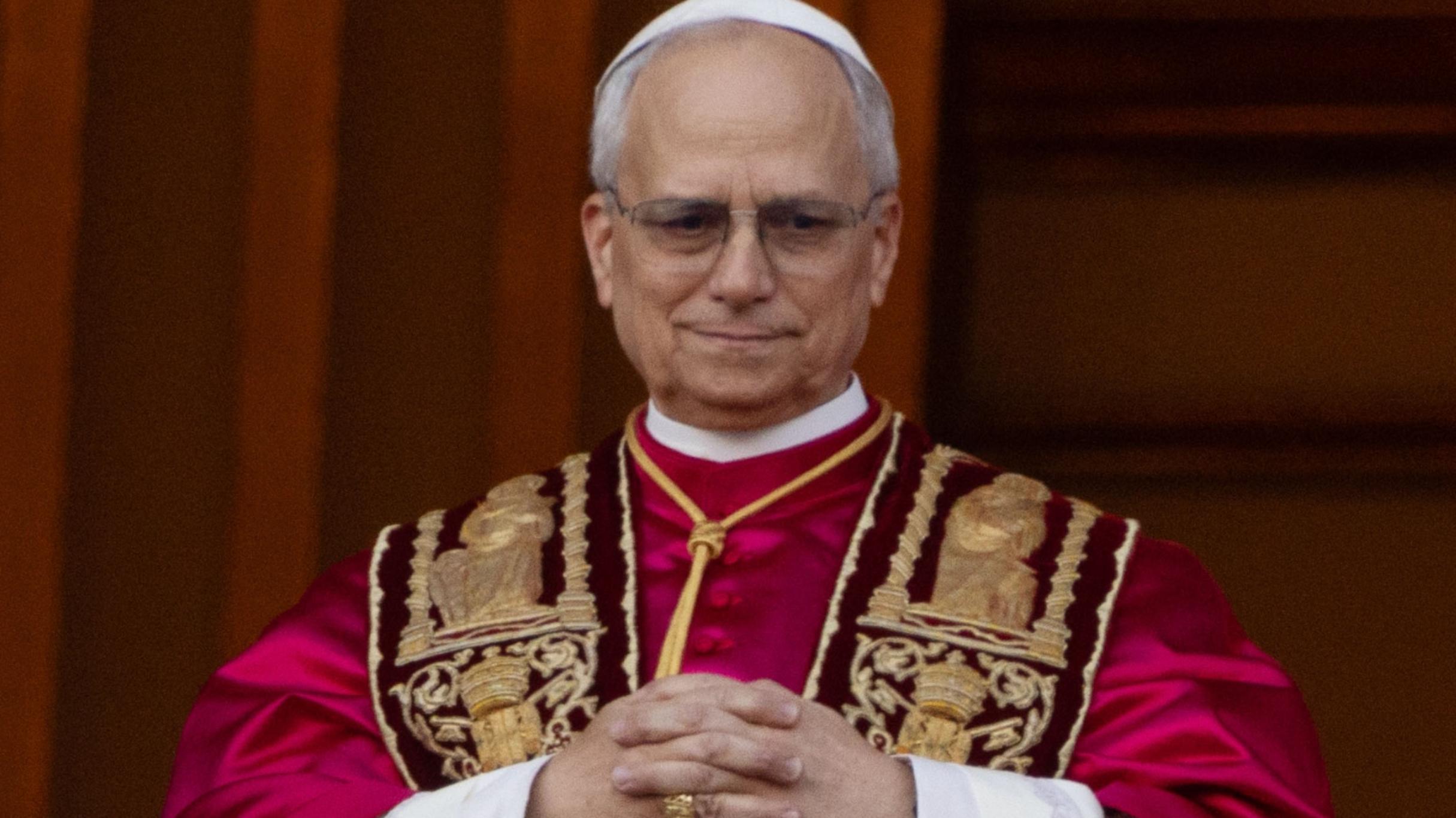Papst Leo XIV bei der Verkündung des neuen Papstes auf dem Balkon des Petersdoms