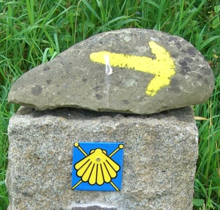 Pilgern, Jakobsweg, Muschel, Wegweiser