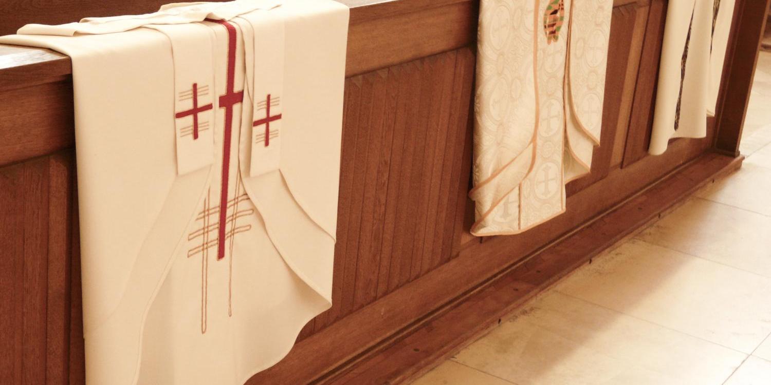 Priestergewänder zur Priesterweihe (c) Yohanes Vianey Lein 07.05.2021 Priestergewänder zur Priesterweihe