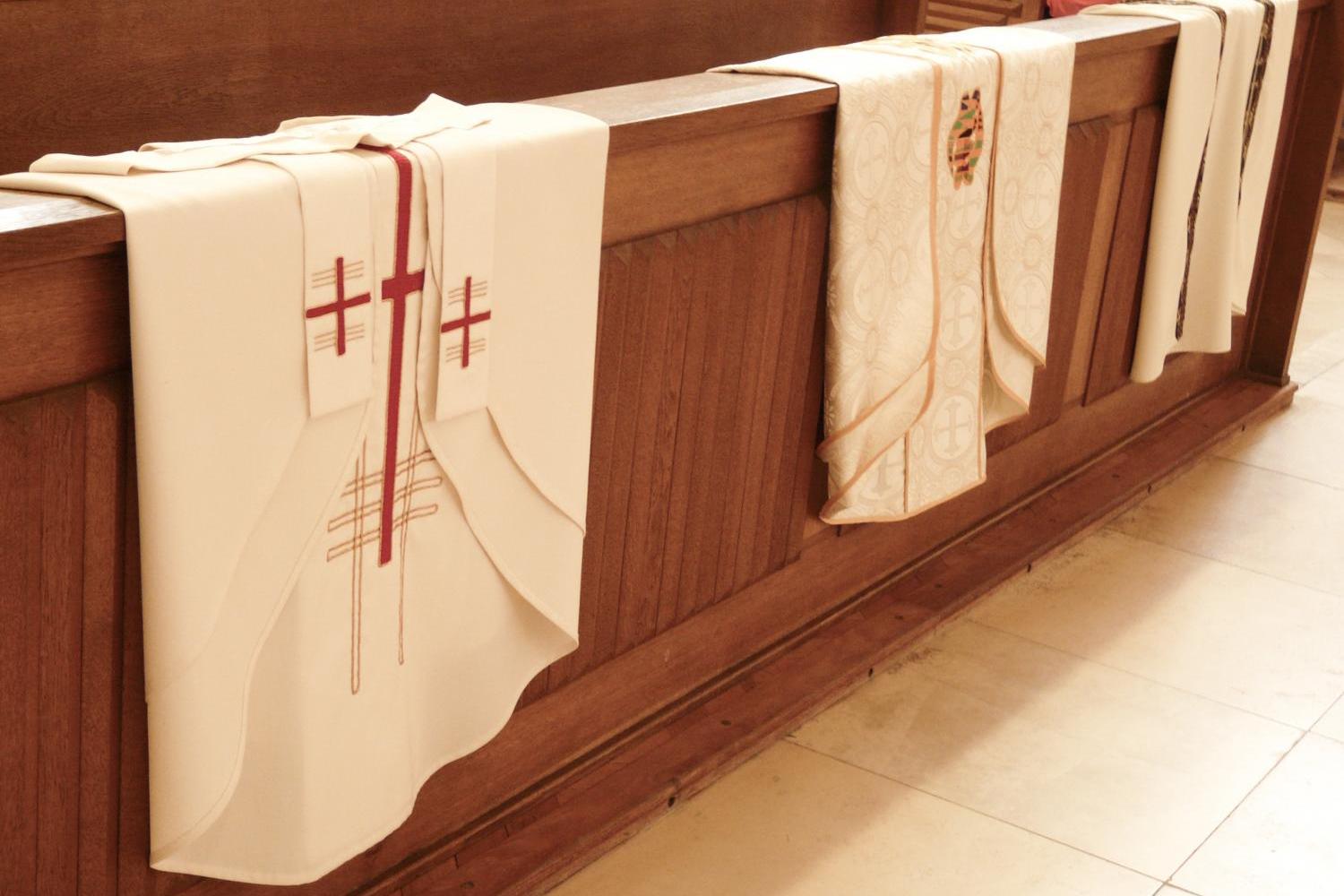 Priestergewänder zur Priesterweihe