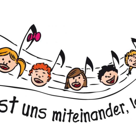 Geschwungene Notenlinien, die Noten sind gezeichnete Köpfe von Kindern, darunter ein nach rechts hin kleiner werdender Text: 'Lasst uns miteinander, lasst uns miteinander...'