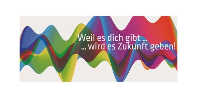Plakat mit Slogan für Ehrenamt (bunte wellenartige Farbverläuf im Hintergrund, im Vordergrund in weiß der Schriftzug 'Weil es Dich gibt...wird es Zukunft geben!