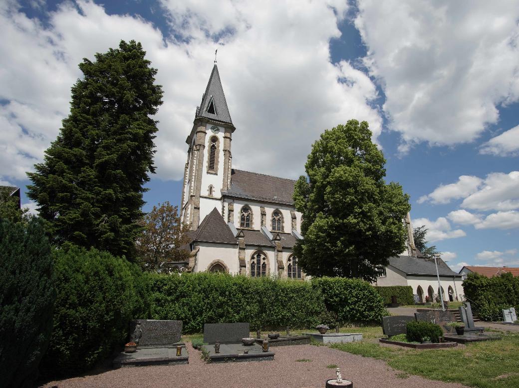Kirche St. Martin - Ansicht vom Friedhof aus